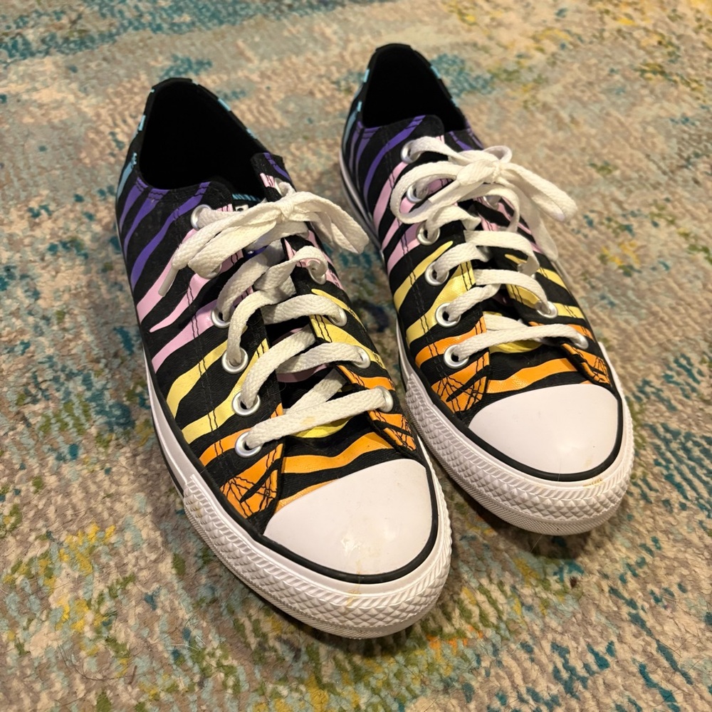 Converse * EUC Colorful Zebra Rainbow PRIDE Striped Woman’s Sneaker Shoes Size 9 - Picture 2 of 10